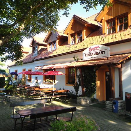 Pension & Restaurant U Konske Drahy Holkov Velesin Luaran gambar