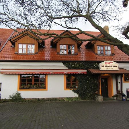 Pension & Restaurant U Konske Drahy Holkov Velesin Luaran gambar